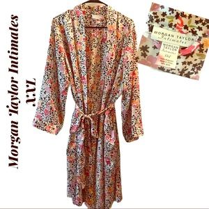 Morgan Taylor Intimates Woman’s Robe Size XXL